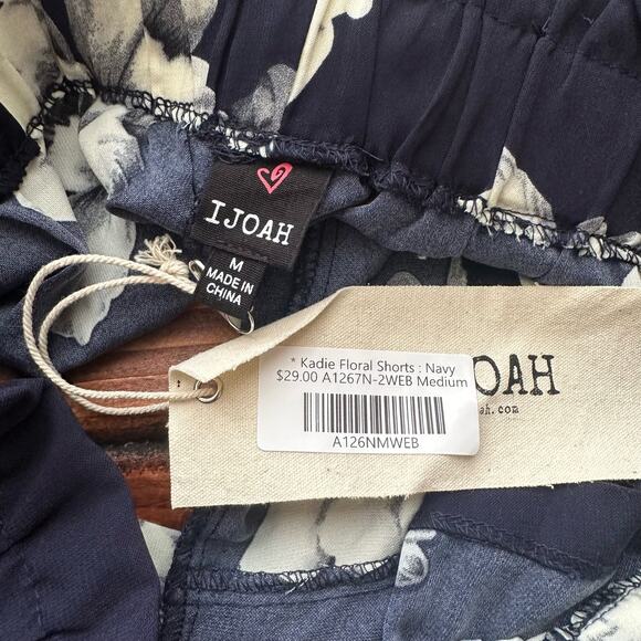 NEW IJOAH Women's Kadie Floral Shorts Navy White Size Medium Vacation Tropical - Picture 6 of 8